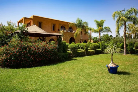 Manicured lawns and topiary in front of the villa