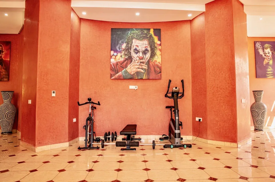 Free weights, bench and spin bike in the gym