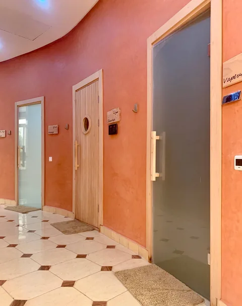 The corridor linking hammam, sauna and treatment room
